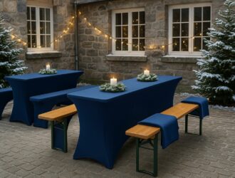 Bierzeltgarnituren Hotel Winterevents im Einsatz bei einer winterlichen Hotelveranstaltung mit dekorierten Garnituren