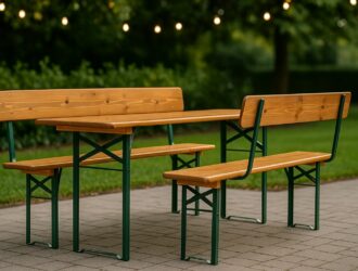 Bierzeltgarnitur mit Lehne im Hotelgarten – rustikal und komfortabel
