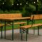 Bierzeltgarnitur mit Lehne im Hotelgarten – rustikal und komfortabel